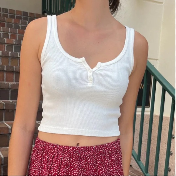 Brandy Melville Bundle: tank and tee in white - Picture 2 of 7